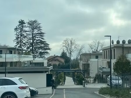 location parking 16m2 vétraz-monthoux 74100 - 104 € - surface privée