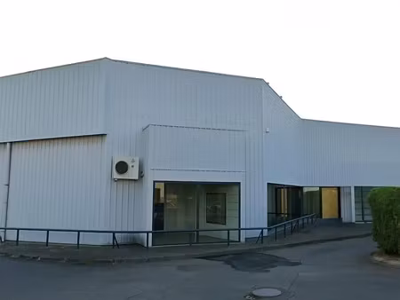 local commercial de 1 100 m² à louer en 1ère ligne à portet sur garonne