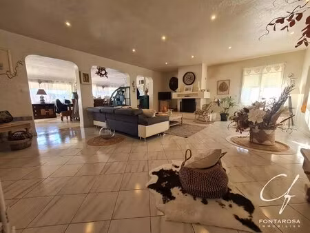 maison spacieuse avec piscine à saint-raphaël