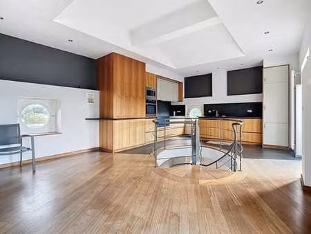 penthouse sur 3 niveaux avec terrasse et vue dégagée !