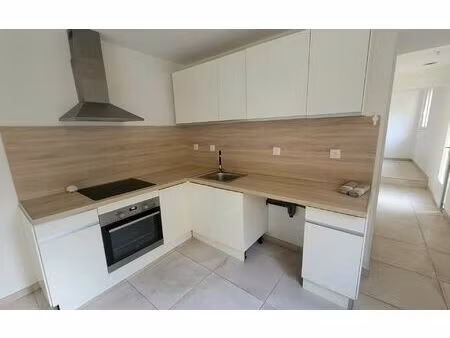 location maison  m² t-2 à saint-andré-de-roquelongue  690 €