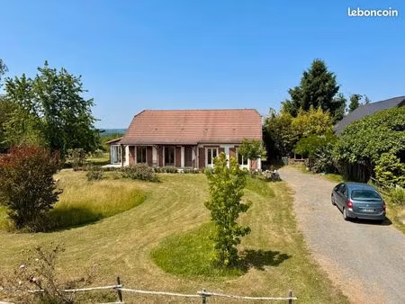 charmante propriété d’1 hectare avec dépendances  piscine et vue imprenable – périgord