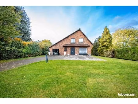 maison individuelle semi-plain-pied possibilité activité libérale ou commerciale sur 1855m