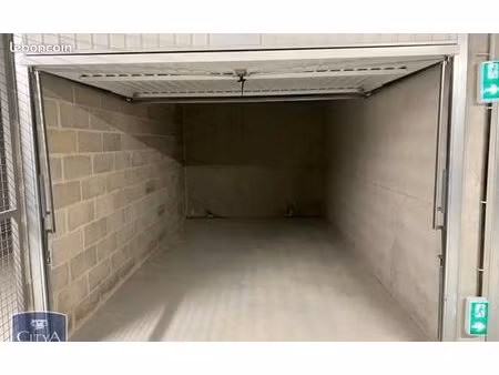 box garage parking