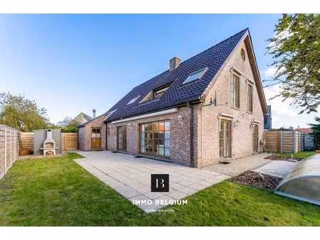 spacieuse villa avec 5 chambres près du centre