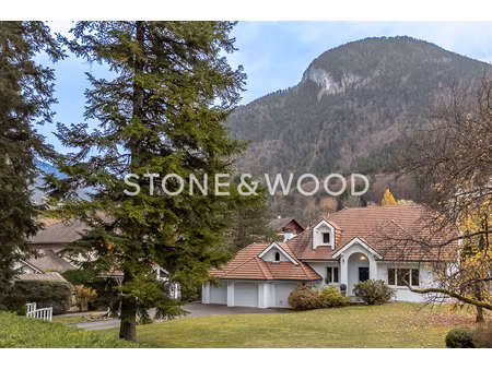 entre rivière et sapins  une propriété au charme intemporel