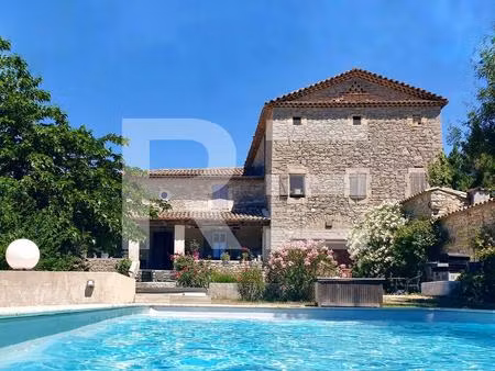 mas de 1851 avec vue magistrale