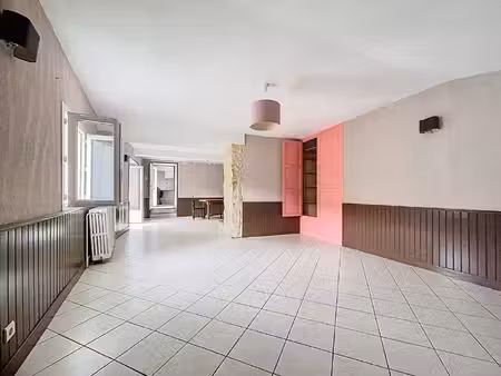 a vendre à ordan larroque une maison de 6 pièces d'une surface habitable de 140m2