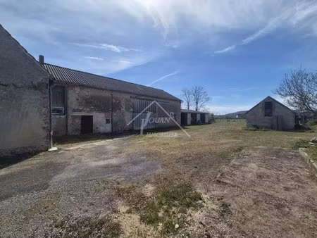 entrepôt avec dépendances et terrain