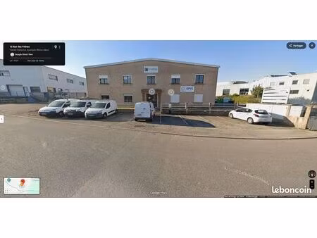 ventre entrepot et bureau