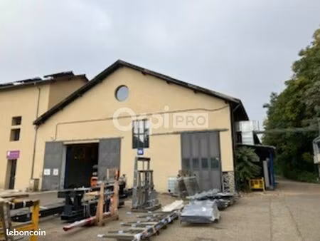 local d'activité 1 480 m²