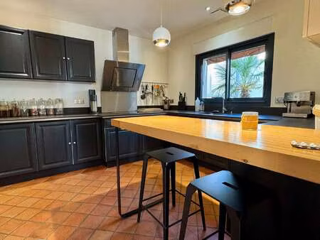 vente bureaux et commerces à montaigu (85600) : à vendre / 270m² montaigu