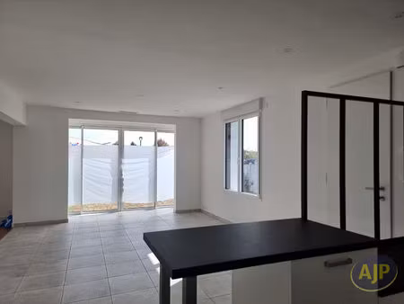 location maison 4 pièces 87 m² à cugand-la-bernardière (85610)
