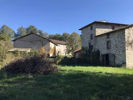 ensemble immobilier à réhabiliter comprenant maison d'habitation  moulin et dépendances...