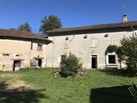 ensemble immobilier comprenant maison d'habitation  moulin et dépendances sur 3.6 hect