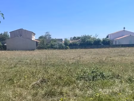 vente terrain 837 m² à saintes (17100)  69 000 €
