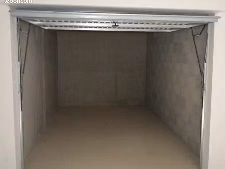 garage centre villa aimargues