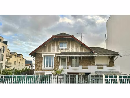 immeuble les pavillons sous bois 10 pièce(s) 195 m2