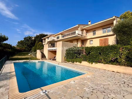 maison avec vue  villeneuve-les-avignon 7 pièce(s) 268.99 m2 sur terrain de1369 m2 avec pi