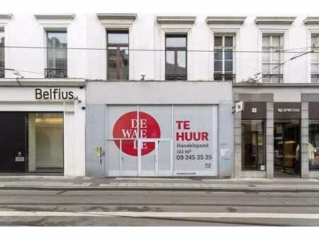 local commercial (122 m²) à louer dans un emplacement privil