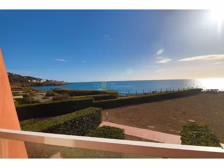 studio cabine climatise 1ere ligne mer a la corniche