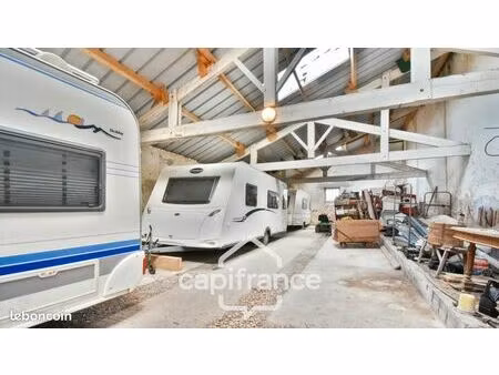 hangar 5 pièces 592 m²