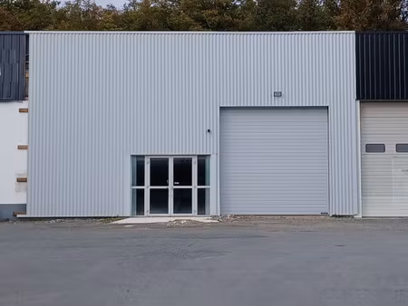 49 - saint léger de linière  local d'activité 261 m2 à louer