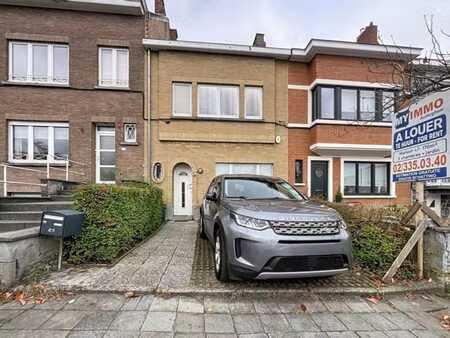 charmante maison 3 chambres avec grand jardin et parking