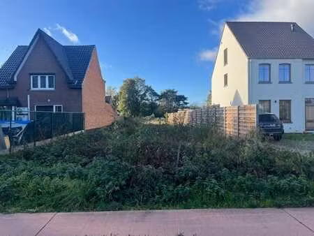 ruim perceel van 10a08ca voor halfopen bebouwing in zonhoven