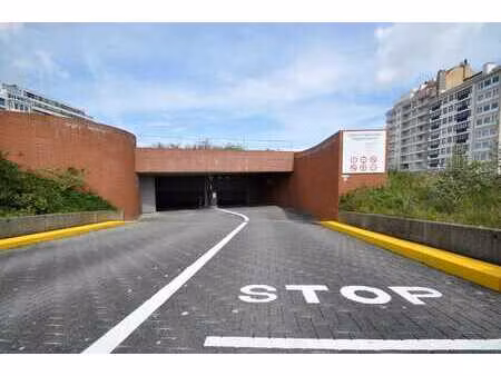 garage très bien situé à louer