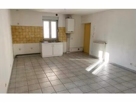location appartement  m² t-2 à saint-ambroix  580 €