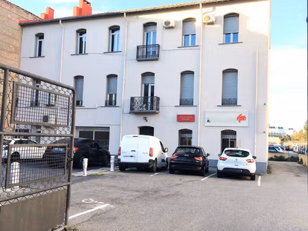 un bureau amenage  secteur gare tgv  a perpignan
