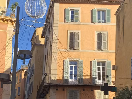 hyeres centre: superbe t2 avec annexe