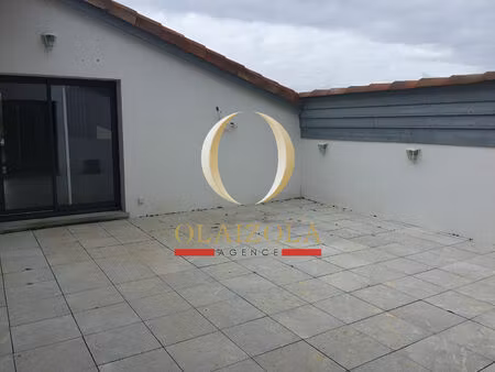 ascain-murs: bâtiment  showroom -bureaux parkings