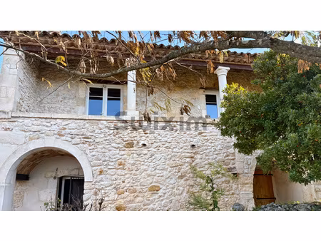 maison de village renovée avce terrasse et garage