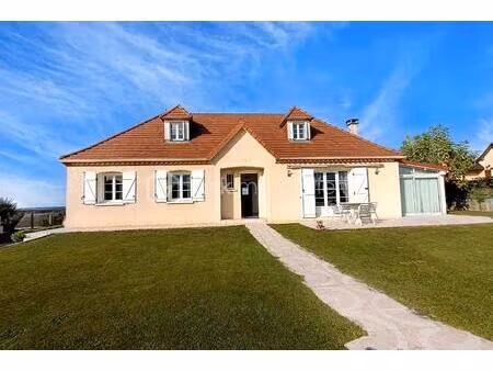 maison de 150 m² à ledeuix