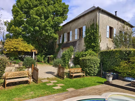 superbe maison de village avec grand jardin - ideal gite