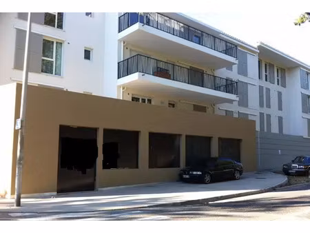 a louer local ou bureaux 200 m2 centre brignoles 83170