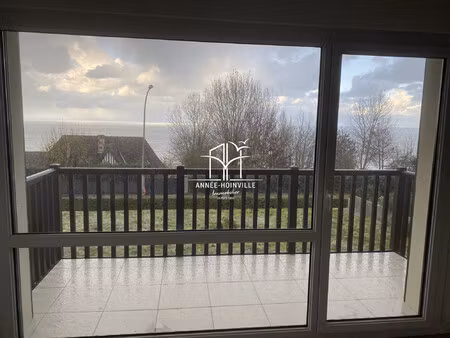 2 pieces avec terrasse - vue mer