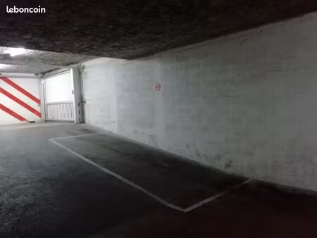 place de parking à l'abri en sous-sol