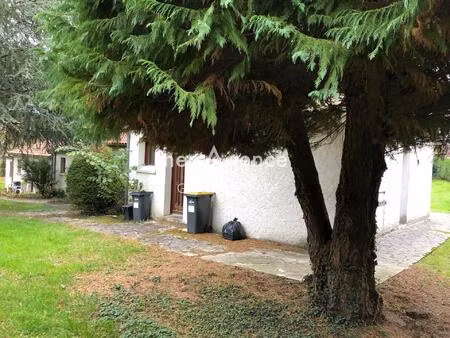 immeuble de plain pied situé à la roche posay  idéal pour investisseur