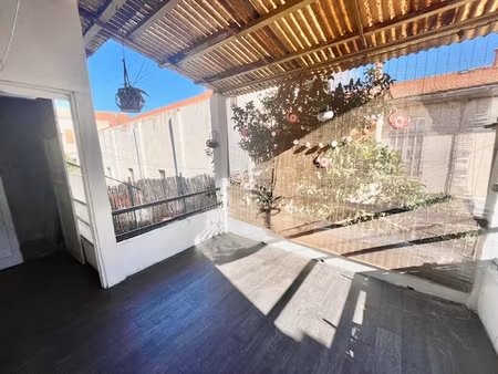 immeuble aux multiples possibilités + combles