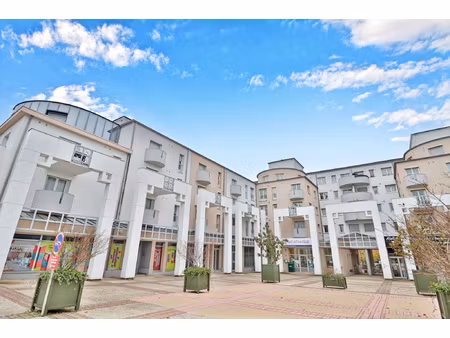 sainte savine - appartement t2 - idealement situe proche com