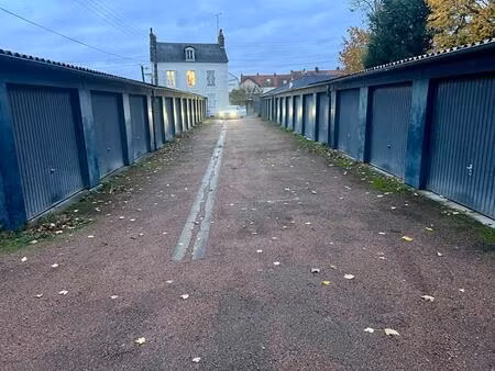 lot de 33 garages fourchambault 531 m2