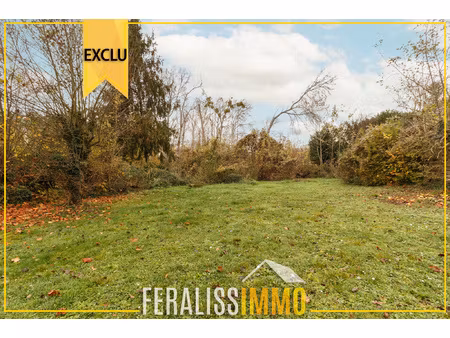 terrain de plus de 500m2 sur le village !