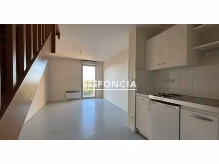 proche écoles et commodités - duplex avec places de parking