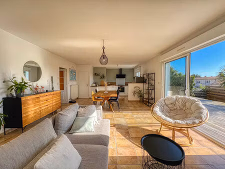 proche commerce - maison récente de plain-pied de 5 pièces avec garage