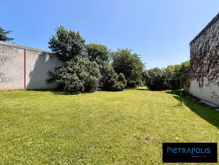 au coeur de civrieux-au calme - terrain constructible de 520m2 -