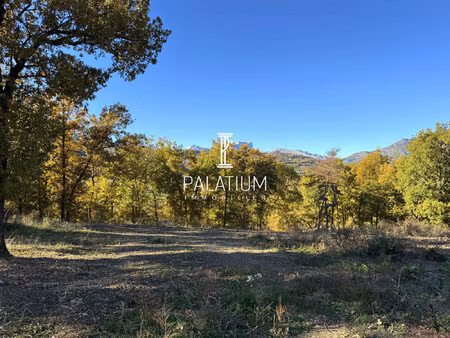 terrain de 770 m² viabilisés avec vue dégagée