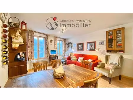 t2 cabine meublé en résidence récente centre de luz-saint-sauveur